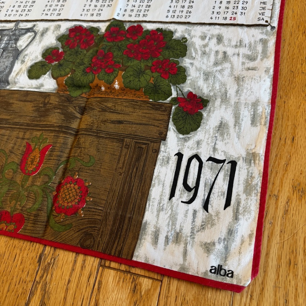 Pretty Linen Calendar, 1971. - Picture 2 of 5
